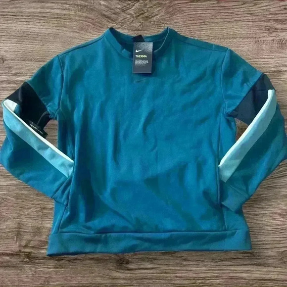 NWT’s Women’s Nike Therma crewneck sweatshirt size XS - Picture 1 of 8